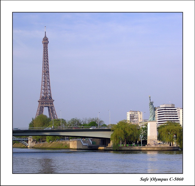 2006 - 05 - Tour eiffel et statue de la liberte 2